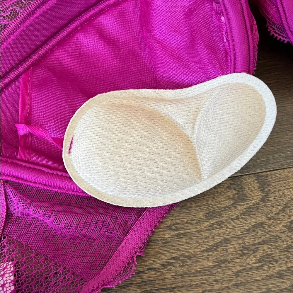 Chantelle Opera Push-Up Bra - Picture 9 of 9